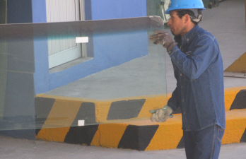 Distribución e instalación de láminas de seguridad